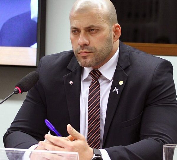 Defesa de Daniel Silveira pede ao STF retirada…