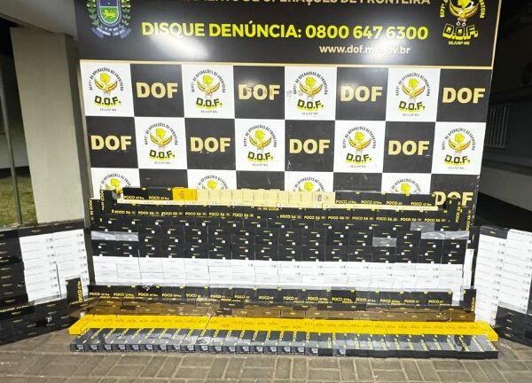 DOF Apreende 482 celulares contrabandeados em carreta Scania