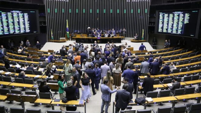 Oposição comemora derrota do governo em…