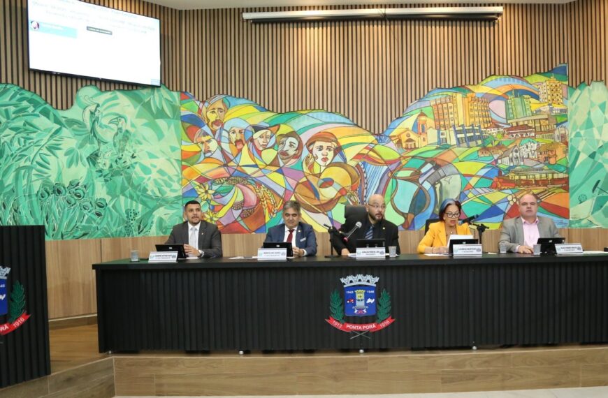Vereadores realizam duas sessões nesta terça-feira