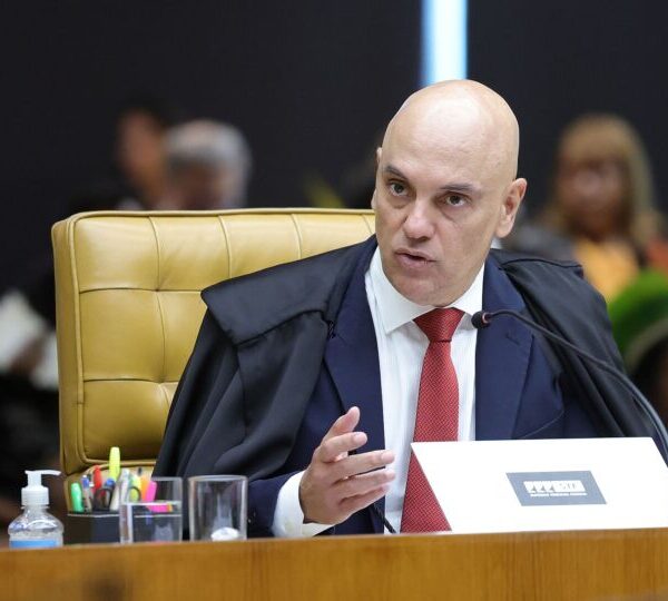 Moraes destitui advogados de Filipe Martins e Marcelo…