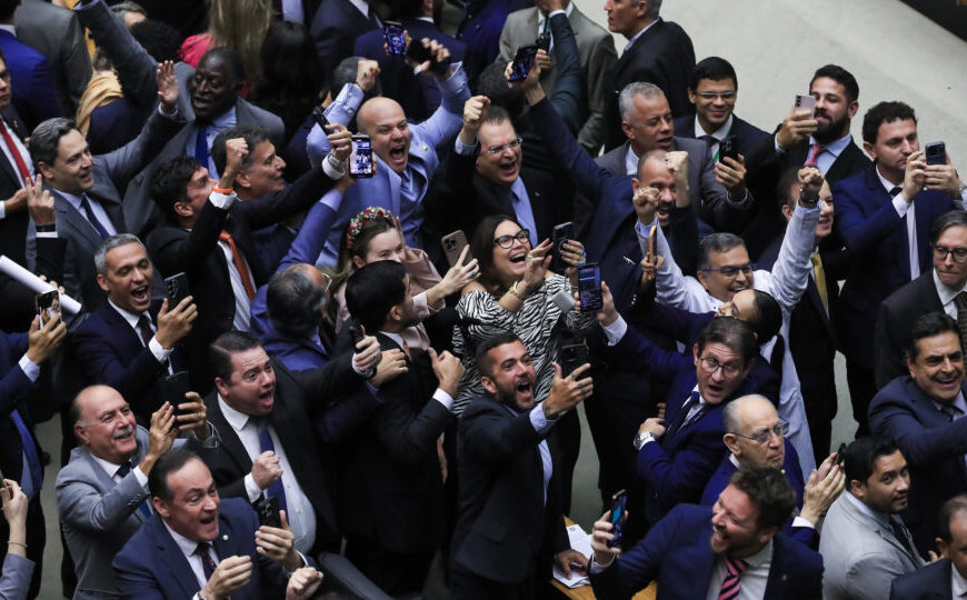 Como cada deputado votou na derrubada da “MP…