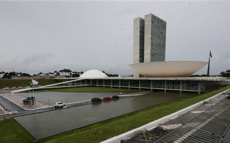 Direita e centro lideram crescimento entre partidos menores: Novo e Pode dobram número de filiados