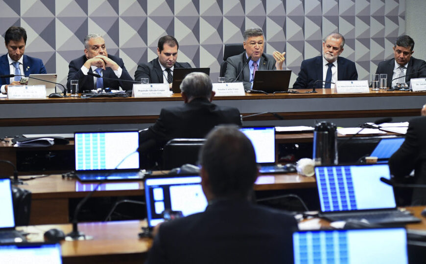 Oposição propõe projetos com regras duras para barrar desvios no INSS e deixar legado da CPMI