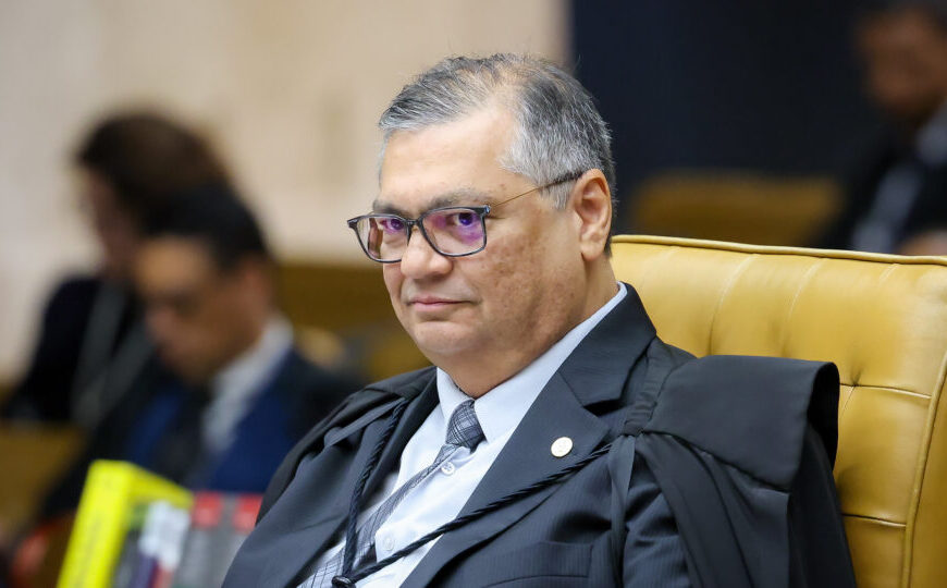 Dino cita tentativa de invasão ao STF e ironiza ameaças: “Gilmar vai primeiro”