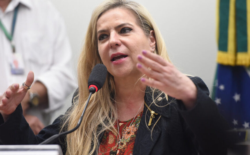 Deputada petista segue presa em Israel após recusar…