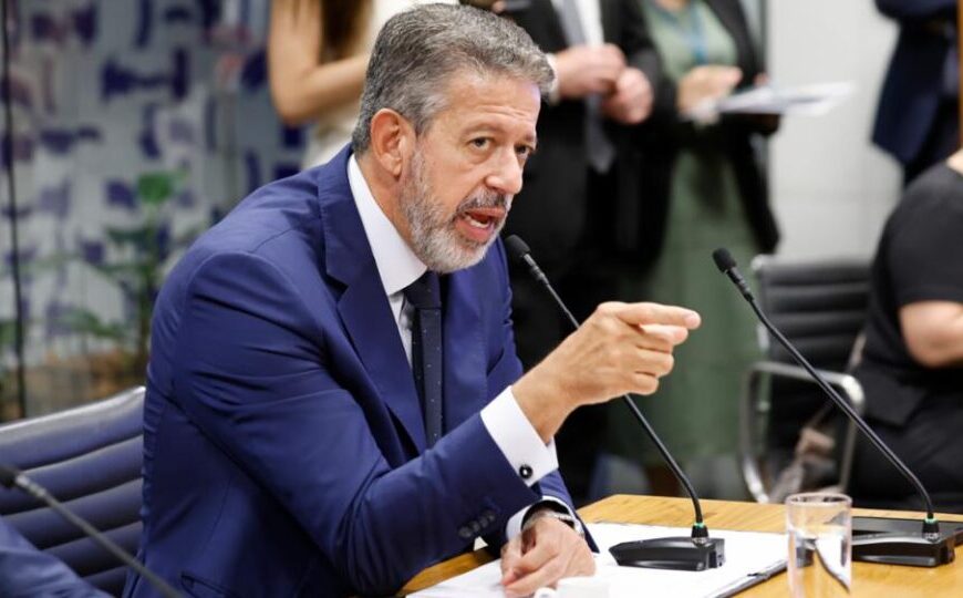 Lira acolhe só três emendas e mantém texto…