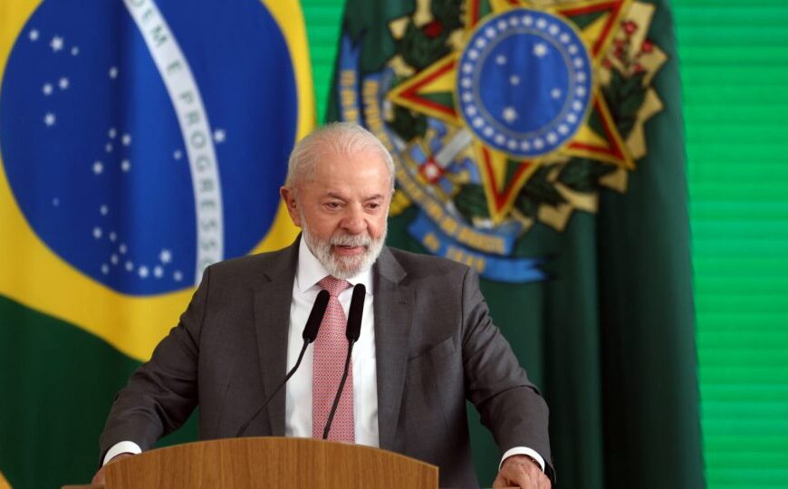 Lula e Trump trocam telefones pessoais e petista…