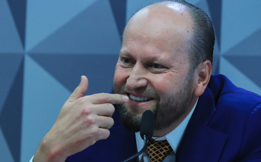 PF encontra mensagens em que empresário tentaria influenciar CPMI do INSS