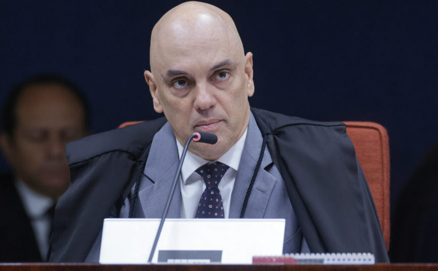 Moraes reabre inquérito contra Bolsonaro por suposta interferência na PF