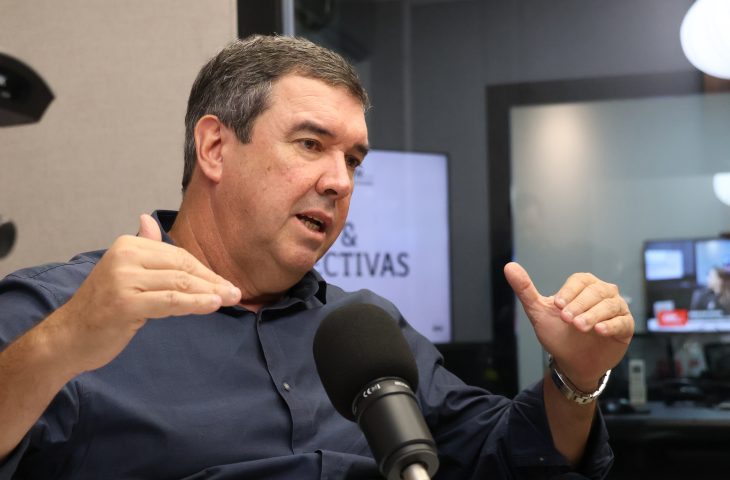 Governador Riedel quer apurar rigorosa em caso de fazenda invadida e incendiada em Caarapó