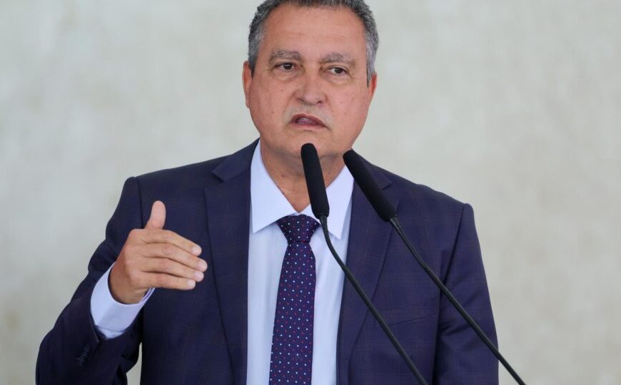 Governo autoriza transferência de presos ligados ao CV para presídios federais