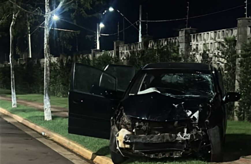 Jovem que colidiu em muro e matou adolescente é solto
