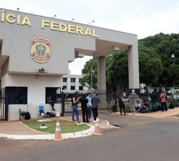 Violação de tornozeleira por Bolsonaro foi pretexto para…