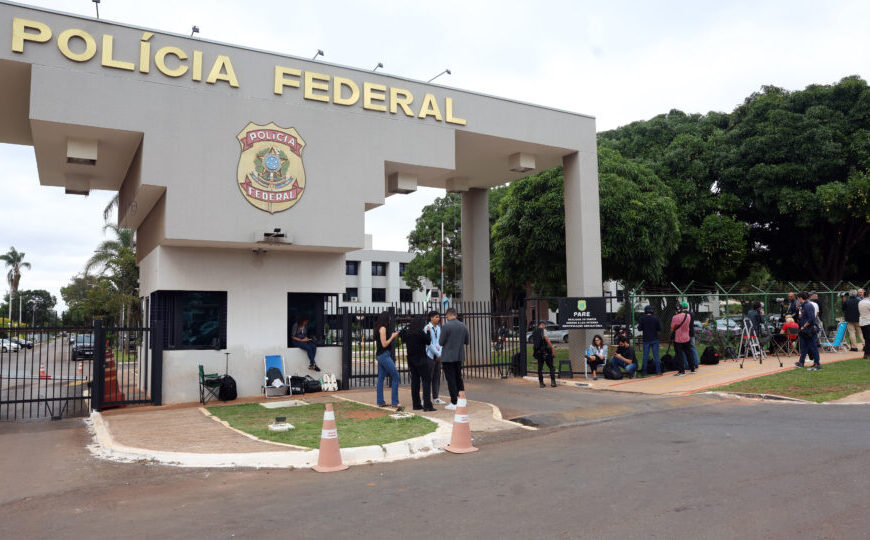 Violação de tornozeleira por Bolsonaro foi pretexto para…