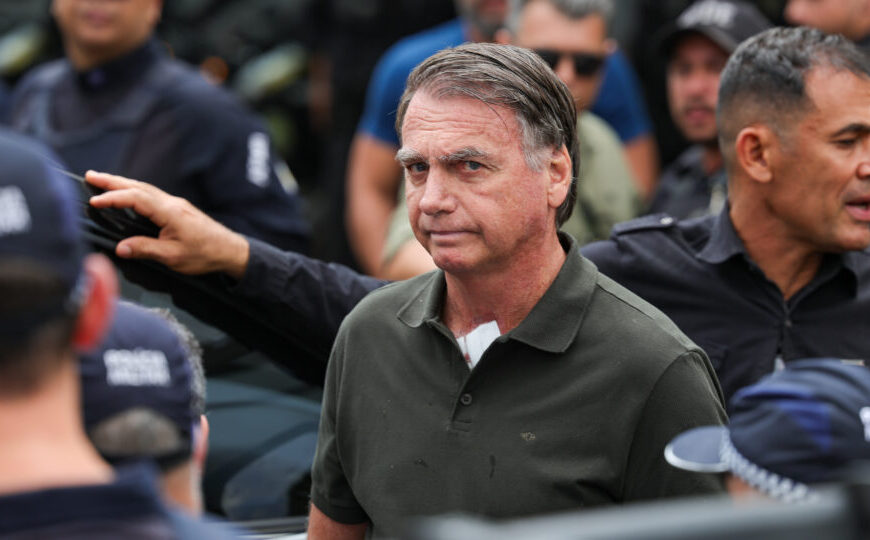 Defesa de Bolsonaro deve pedir prisão domiciliar como a de Collor; entenda