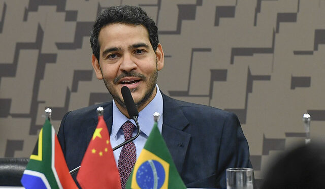 Bancada evangélica resiste à indicação de Messias e Planalto tenta conquistar indecisos