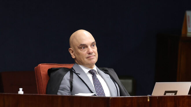 Moraes diz que militares não podem ser interrogados de farda no STF