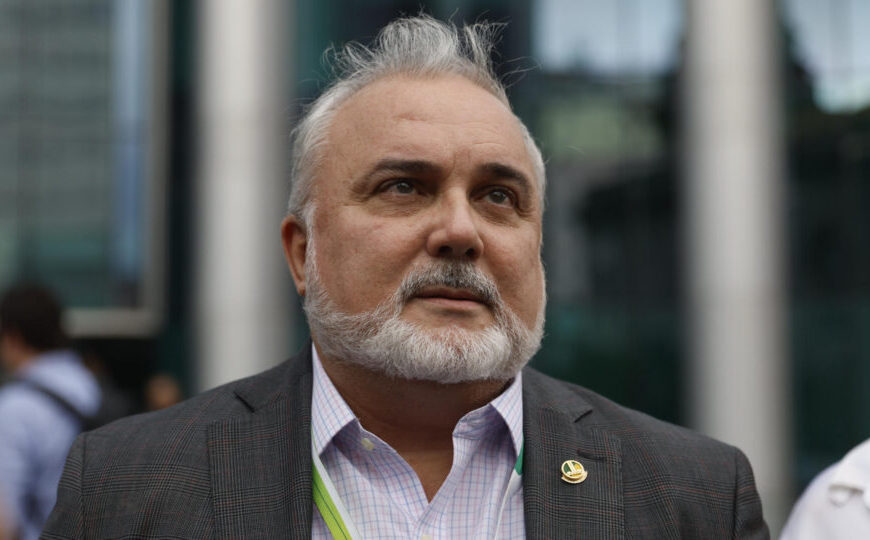 Ex-presidente da Petrobras deixa o PT e culpa…