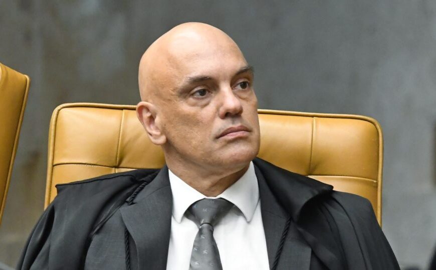 Moraes dá 24 horas para defesa de Bolsonaro…