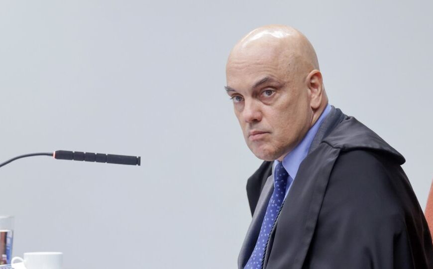 Moraes controlará pena de Bolsonaro decidindo sobre visitas e volta à prisão domiciliar