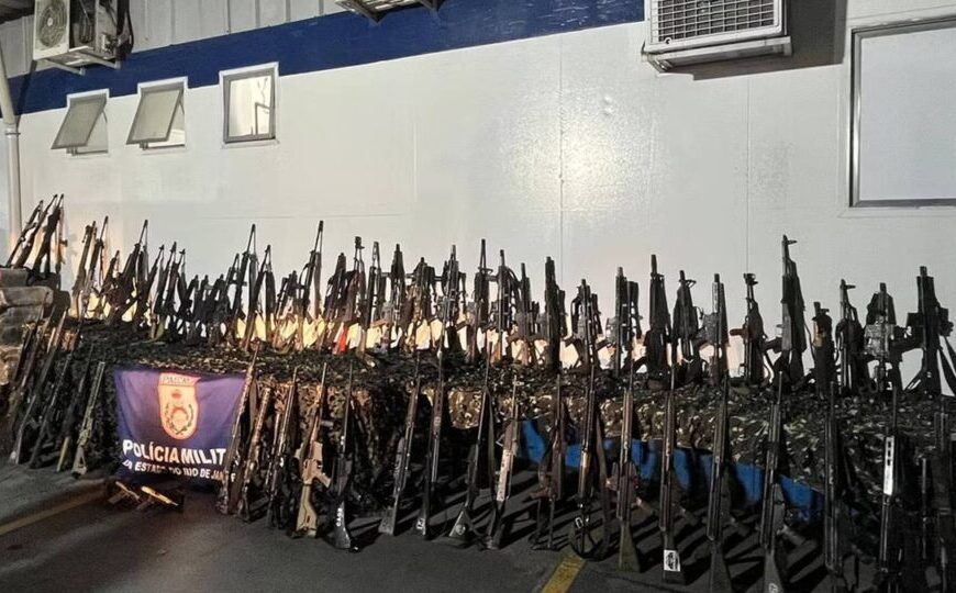 Sete líderes do Comando Vermelho são transferidos para prisões federais