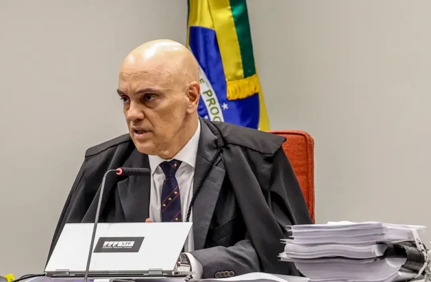 Moraes manda comunicar TSE sobre inelegibilidade de Bolsonaro