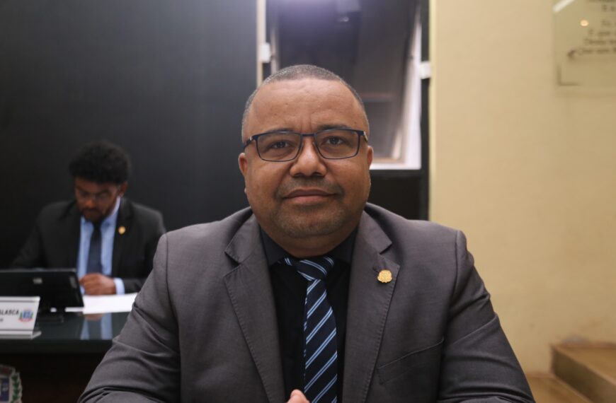 Jelson Bernabé solicita tapa-buracos e reforço na sinalização para garantir mais segurança no trânsito