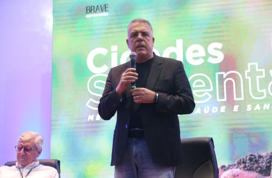 Durante seminário, prefeito destaca redução de doenças com universalização do saneamento