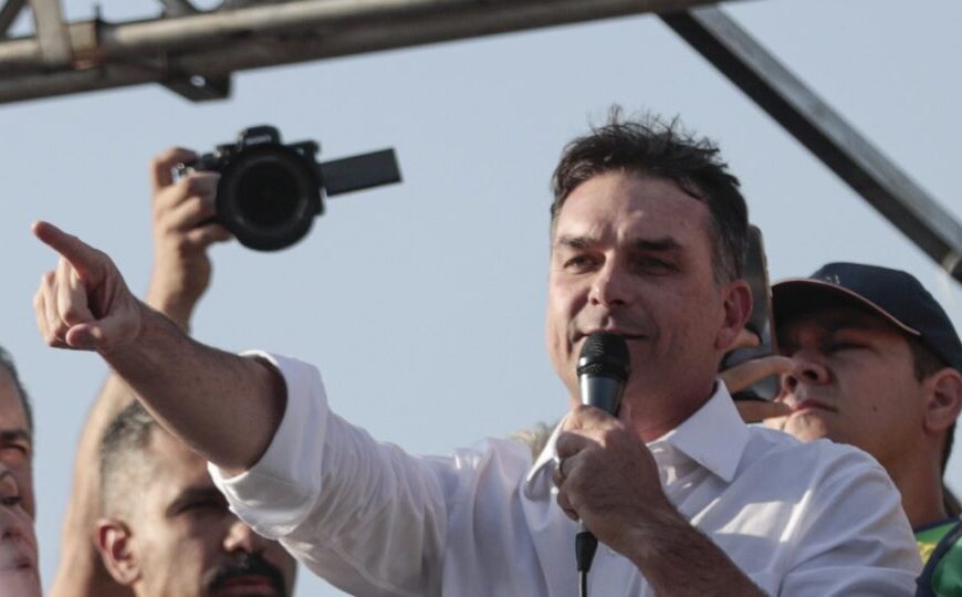 Flávio convoca vigília religiosa em frente ao condomínio…