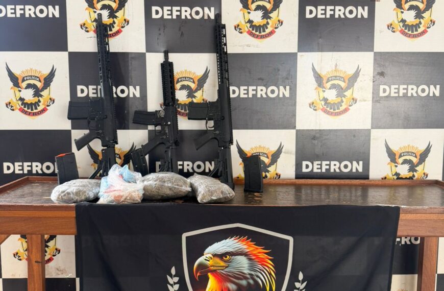 Defron prende rapaz em flagrante com 3 fuzis, cocaína e skunk no Bairro Carandá