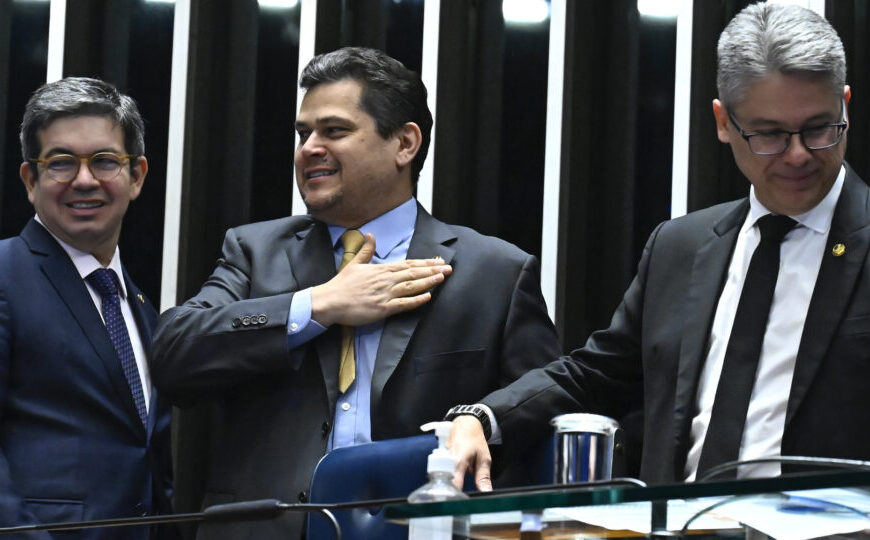 Alcolumbre descarta Flávio e Moro e anuncia Vieira como relator do PL antifacção