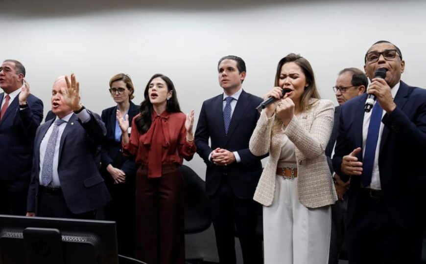 Bancada Cristã irrita esquerda e já mostra força ao derrubar resolução do aborto