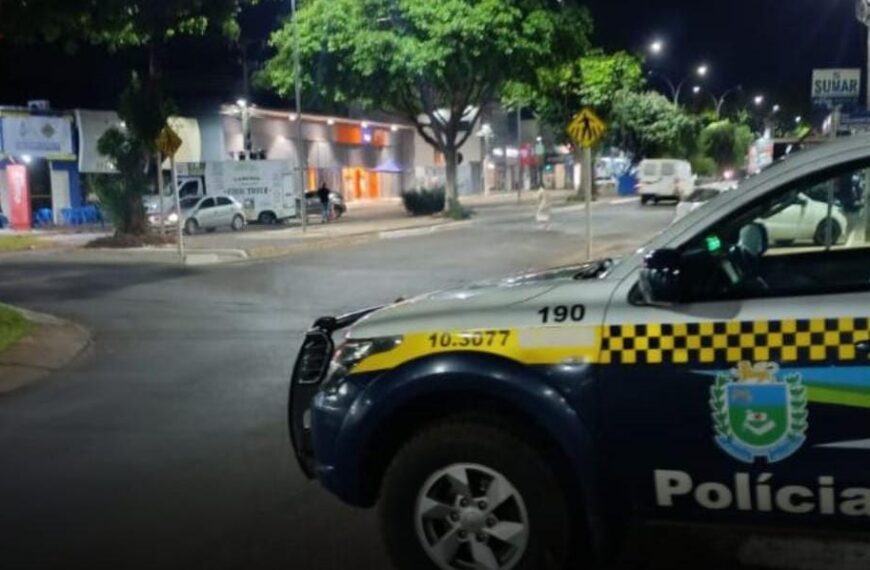 Motorista bêbado é preso dormindo com carro na contramão