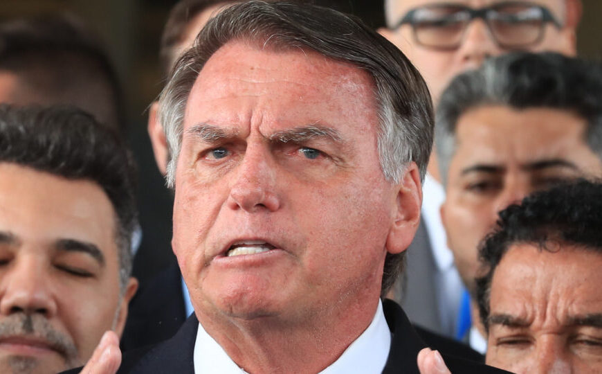 Moraes comunica TSE sobre inelegibilidade de Bolsonaro até 2060; entenda