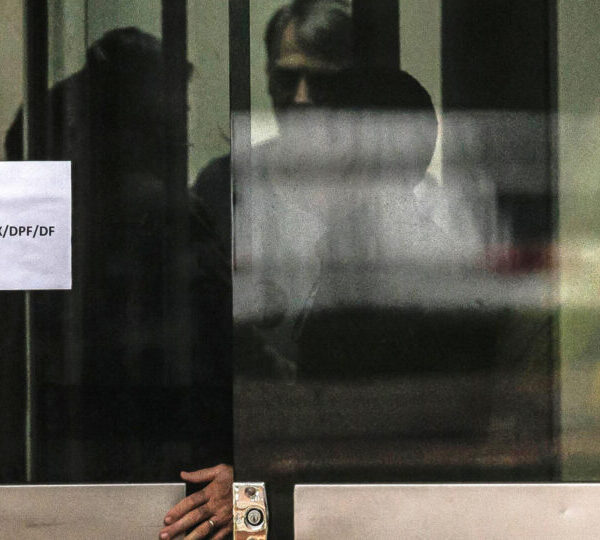 Moraes autoriza visita de filhos de Bolsonaro na…