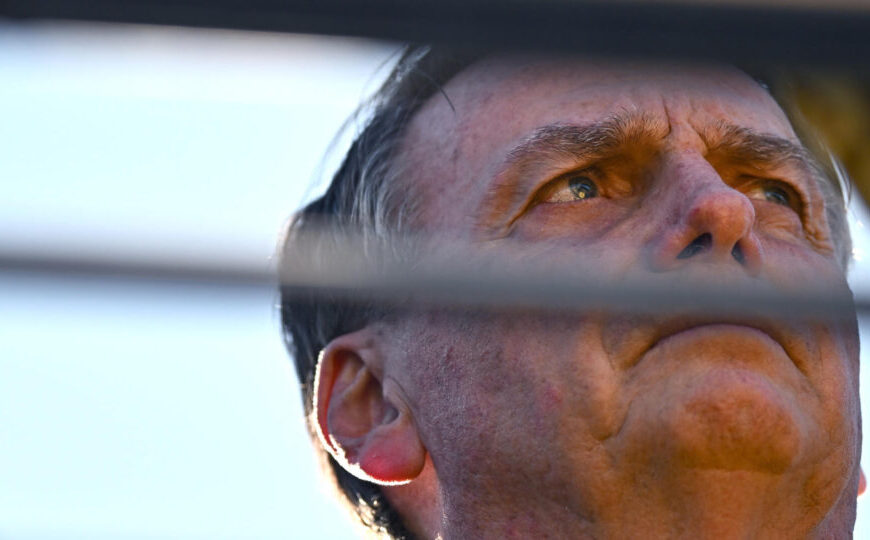 Política em foco: Defesa apela a Moraes por prisão domiciliar em meio a cerco judicial