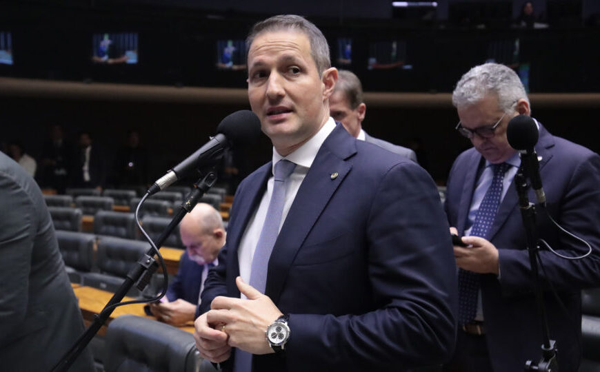 Derrite protocola quarta versão do relatório do PL antifacção e votação fica para próxima terça