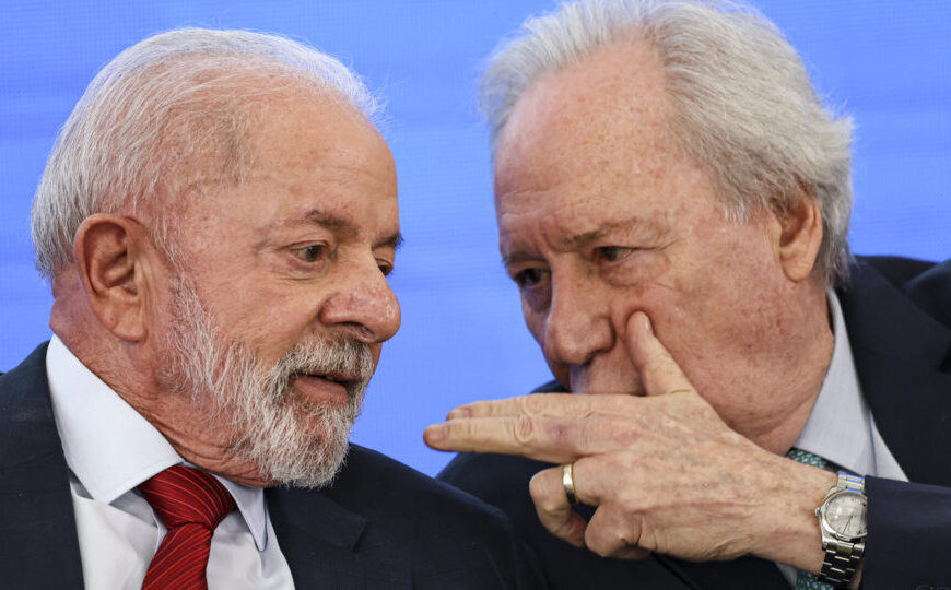 Lula dribla Congresso e amplia poder do governo sobre fiscalização de conteúdos
