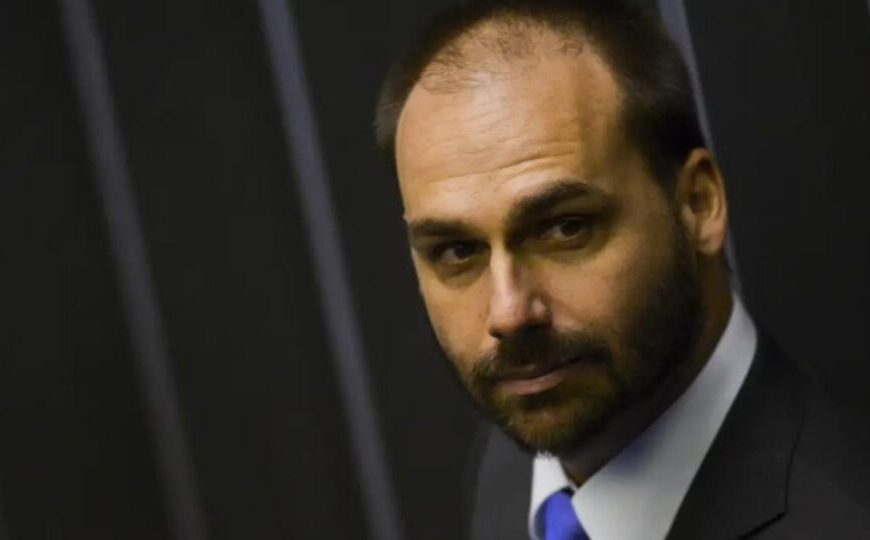 Em entrevista a Bannon, Eduardo Bolsonaro pede endurecimento…