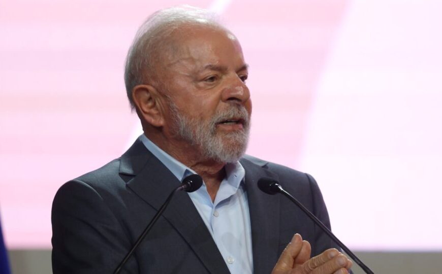 Esposa de Chomsky nega ligação entre Lula e Epstein