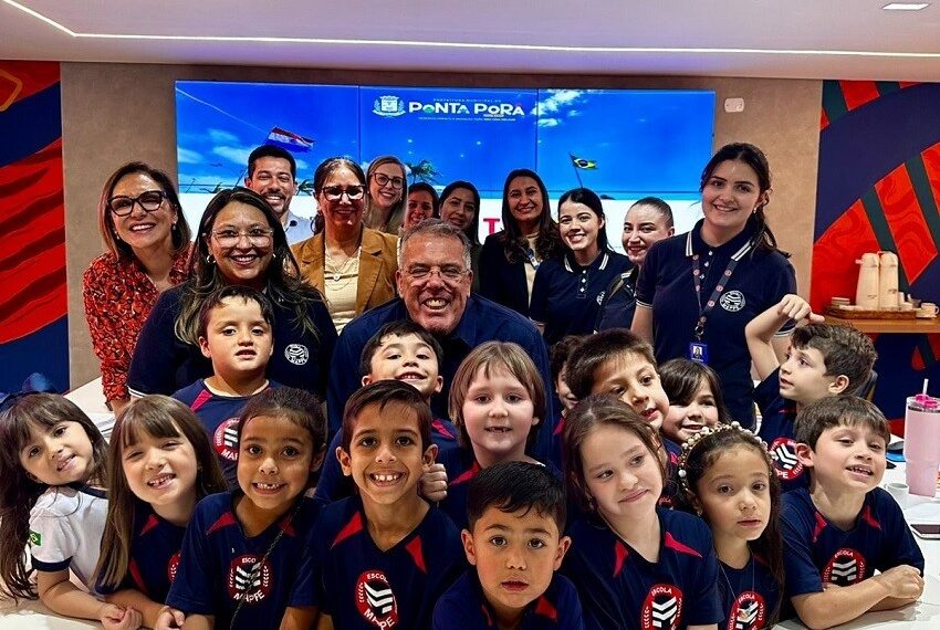Alunos da Educação Infantil da Escola Mappe visitam a Prefeitura de Ponta Porã