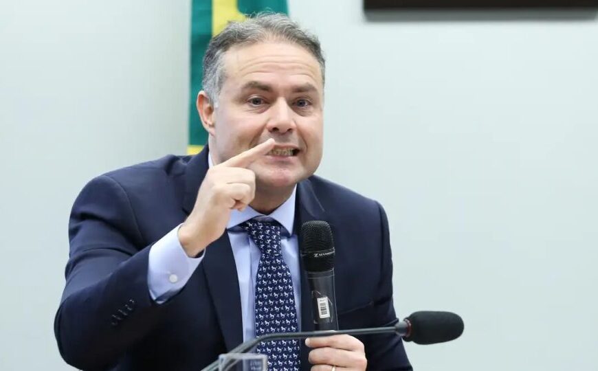 Política em foco: Cerco a Bolsonaro se fecha com revés no STF e visita de aliados à Papuda