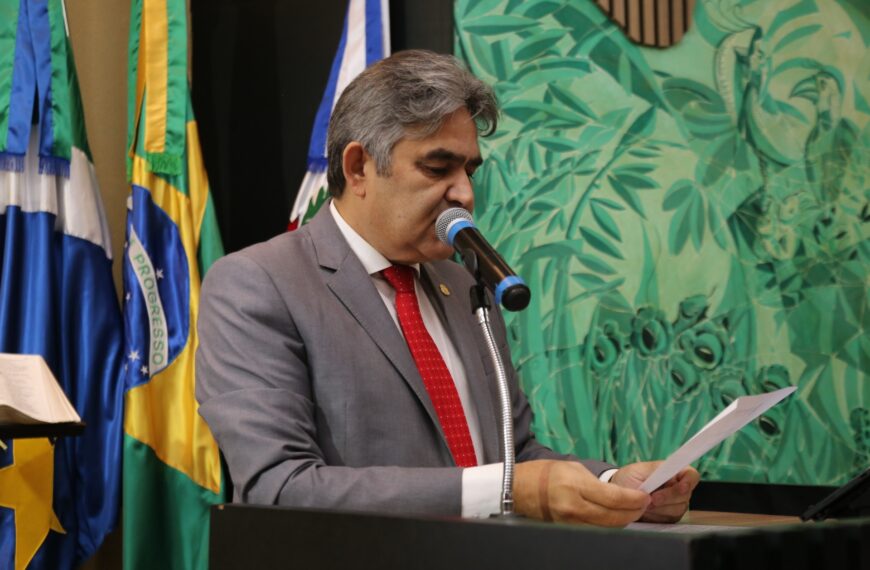 Marcelino Nunes solicita manutenção de semáforo e instalação de guard rail em Ponta Porã