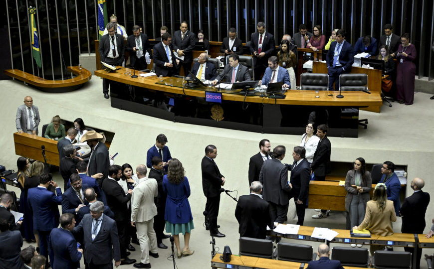 Congresso infla emendas com recursos tirados da Previdência e programas sociais