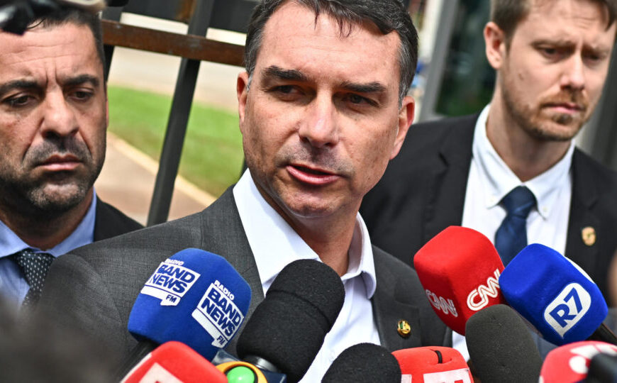 Bolsonaro escreve carta reforçando pré-candidatura de Flávio à Presidência