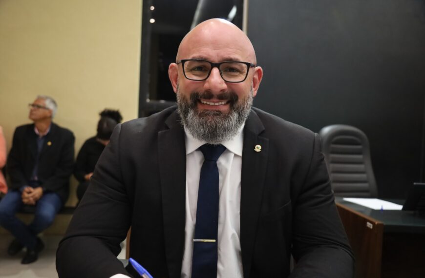 Carlos Bordão reforça pedido urgente de recapeamento no bairro da Saudade