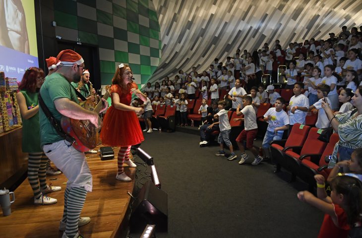 Campanha da Caixa Encantada termina com presentes e atividades para 200 crianças