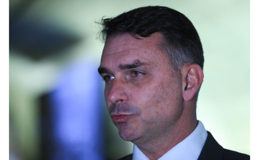 Flávio Bolsonaro: o plano para vencer a alta rejeição e disputar 2026