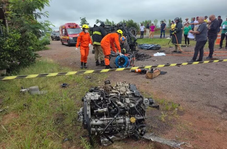 Acidente na BR-487 mata mãe e filha de 3 anos